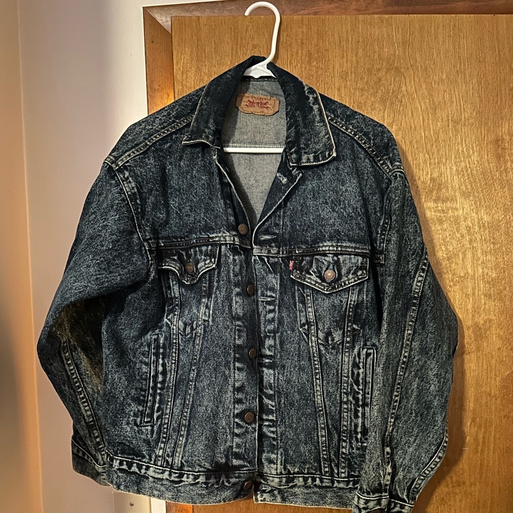 Acid wash Levi Jean jacket size small